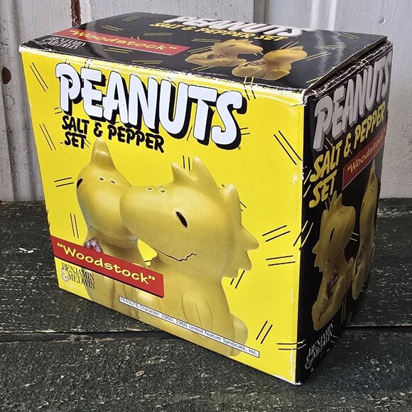 Peanuts Woodstock Salt & Pepper Shaker Set Ceramic Yellow Flowers Vintage New - Picture 15 of 16